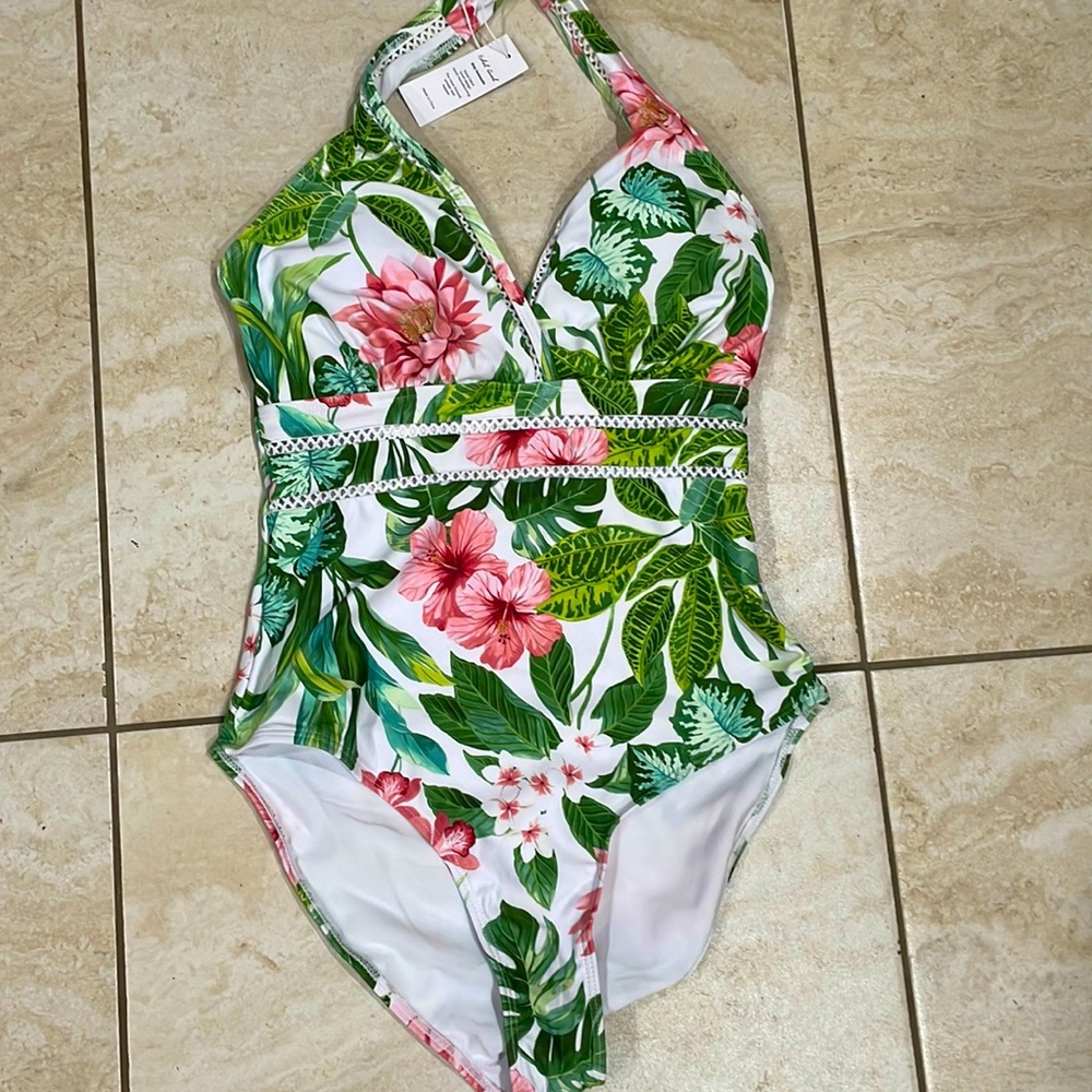 NWT HALTER STYLE SWIMSUIT